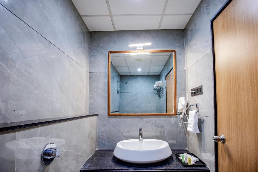Hotel Nexus Rajkot Εξωτερικό φωτογραφία